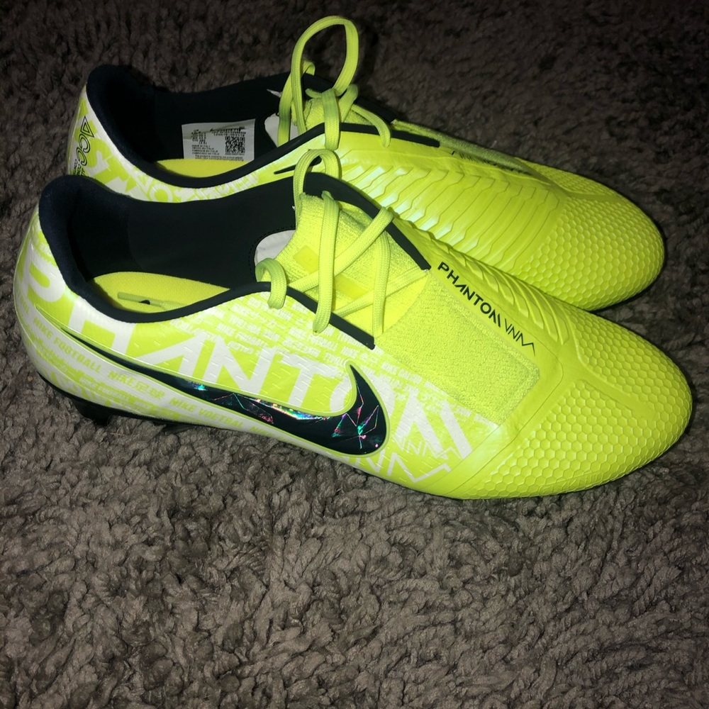 New! Nike Soccer Cleats Phantom Size 10.5